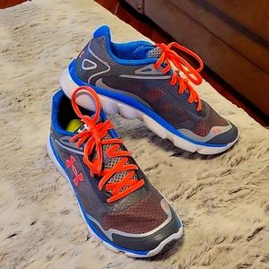 Underarmor women's sz 8.5 tennis shoes